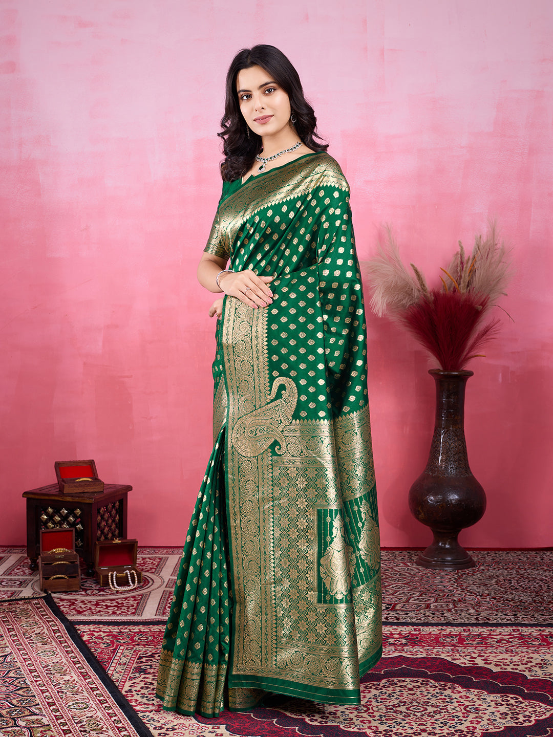 Vedant Vastram Banarasi Silk Fashion Saree - Green