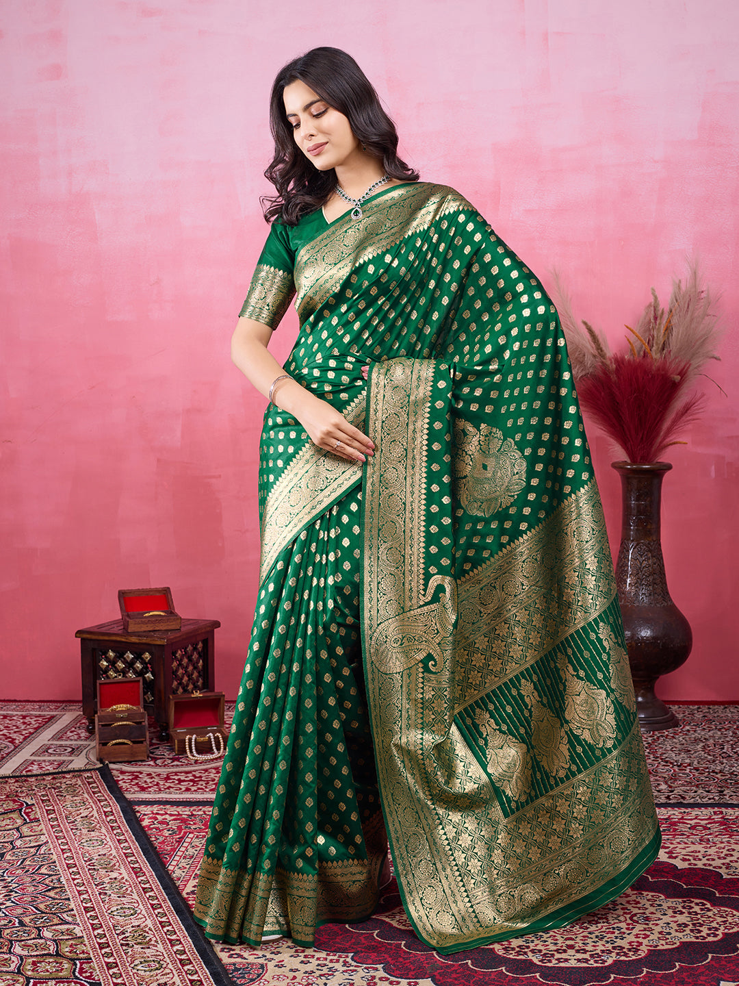 Vedant Vastram Banarasi Silk Fashion Saree - Green