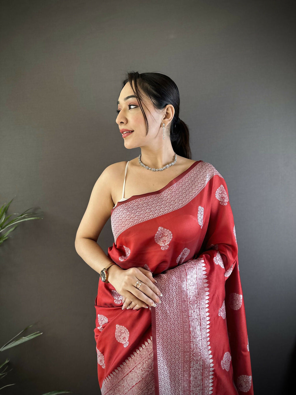 Joban Fashion Maroon Floral Motifs Soft Silk Banarasi Saree - Distacart