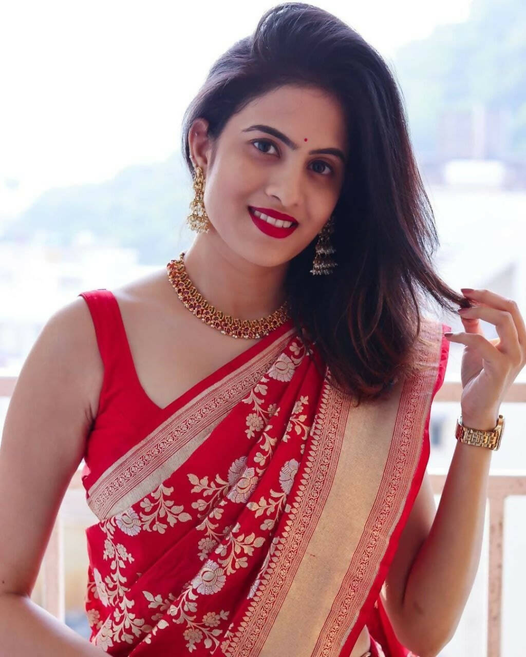 DEIANA'S Beautiful Designer Golden zari Soft Lichi Silk Saree - Red