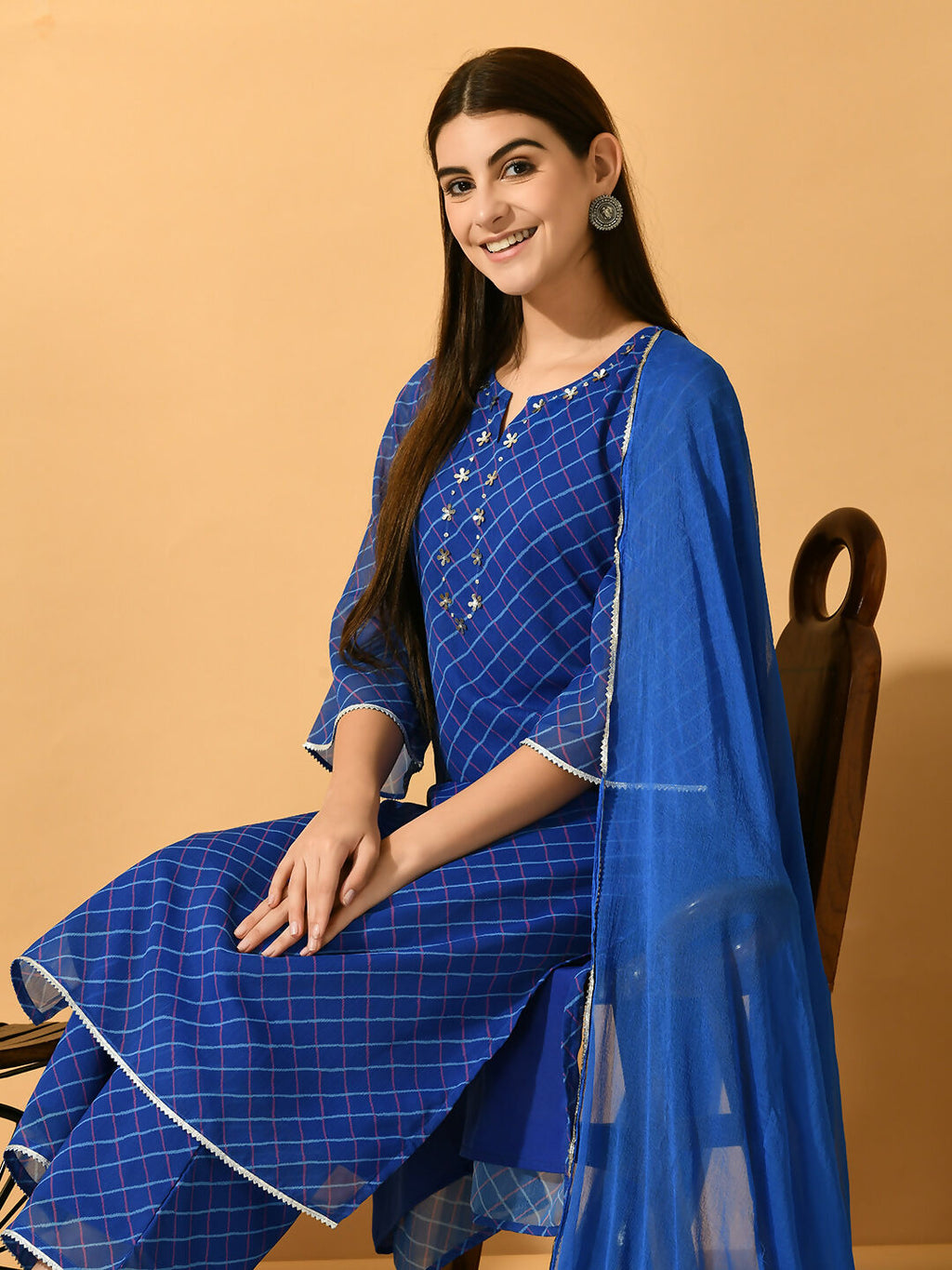 Myshka Women's Blue Embroidered Party Kurta Sets