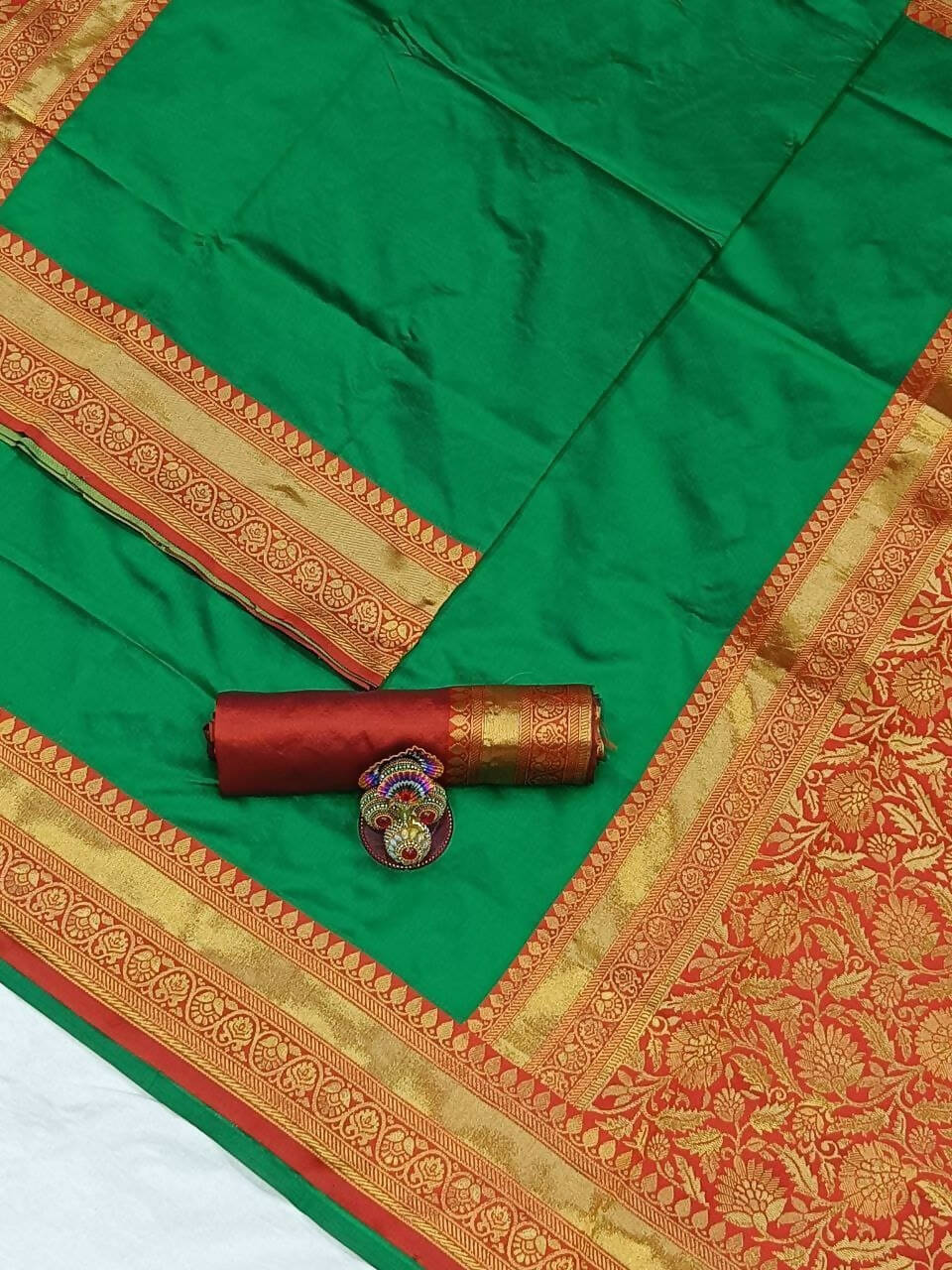 DEIANA'S Beautiful Designer Golden zari Soft Lichi Silk Saree - Green