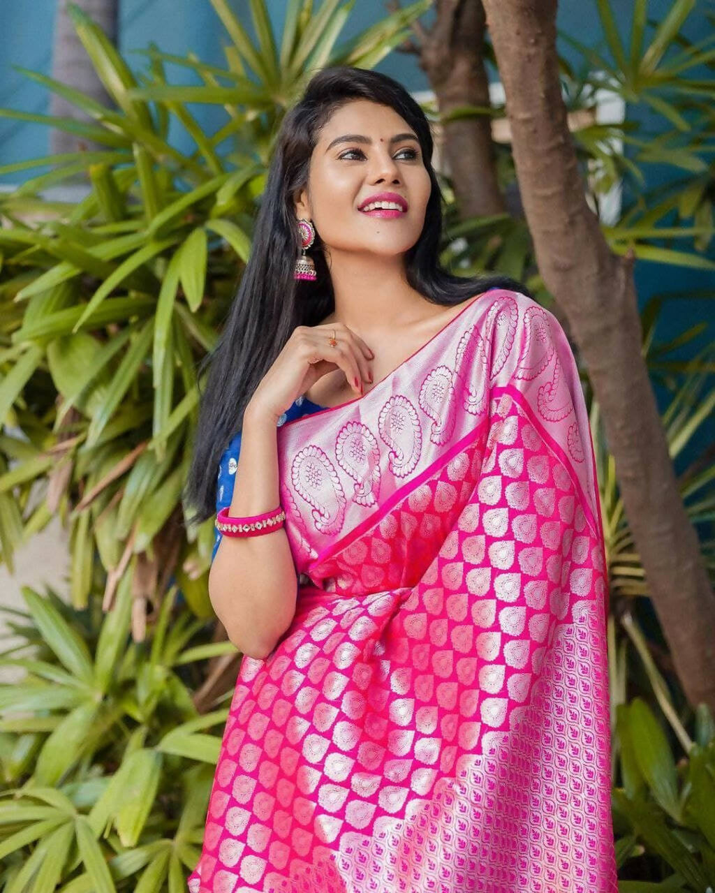 DEIANA'S Beautiful Designer Golden zari Soft Lichi Silk Saree - Pink