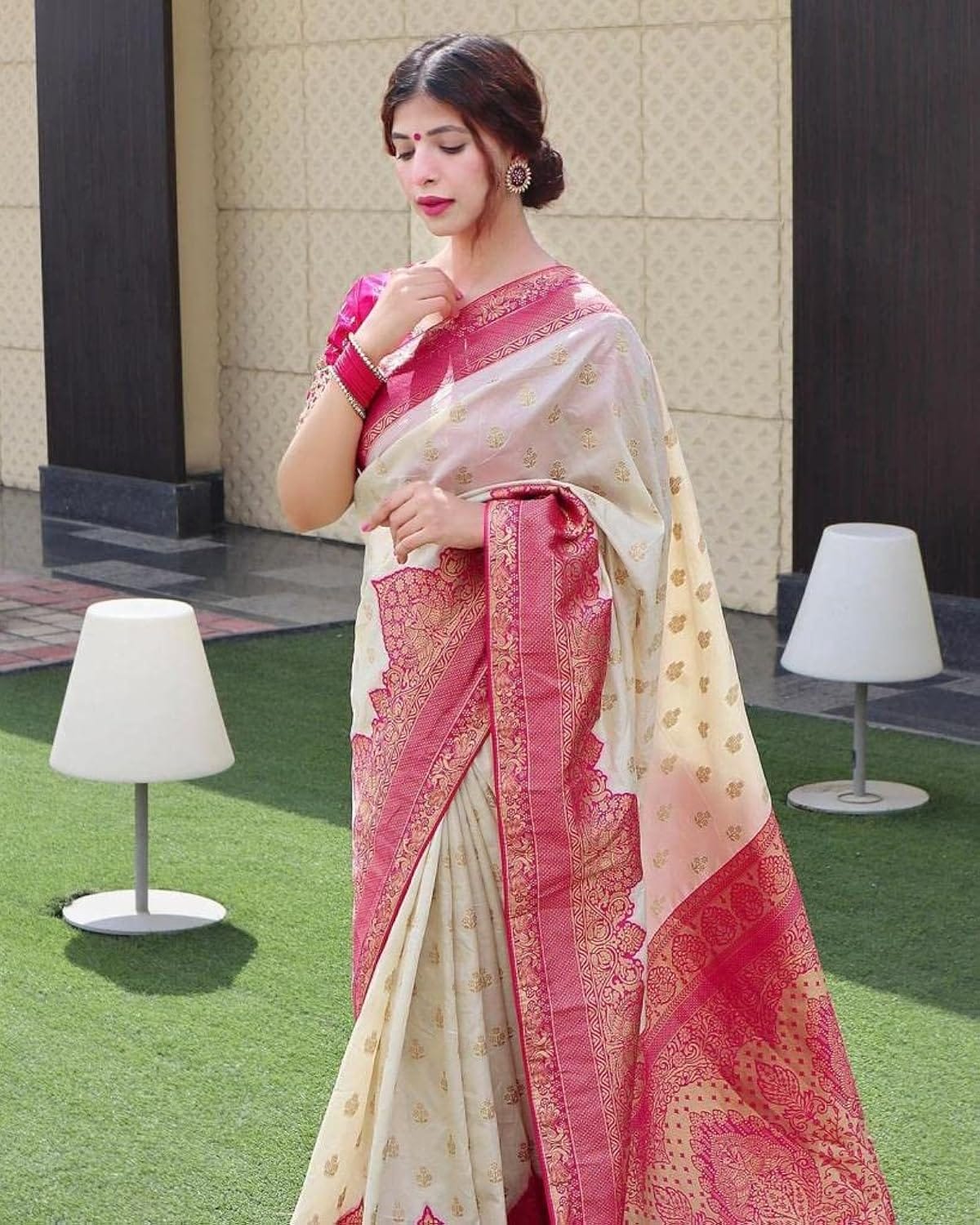 Vamika Weaving Banarasi Jacquard Pink Kanjivaram Saree