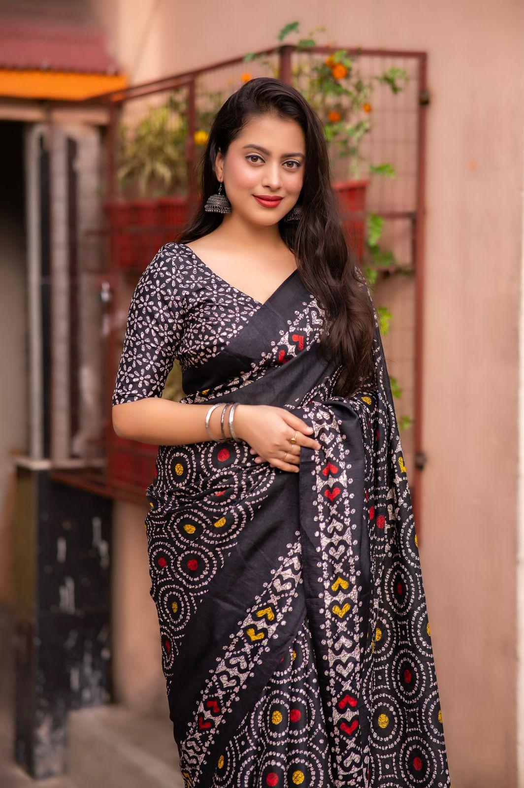 Black Silk Blend Ethnic Motifs Saree with Unstitched Blouse - A2M