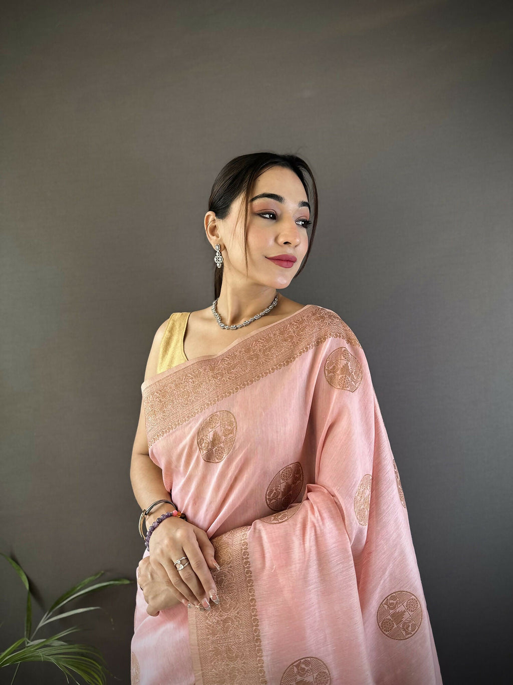 Joban Fashion Peach Floral & Paisley Linen Silk Banarasi Saree - Distacart