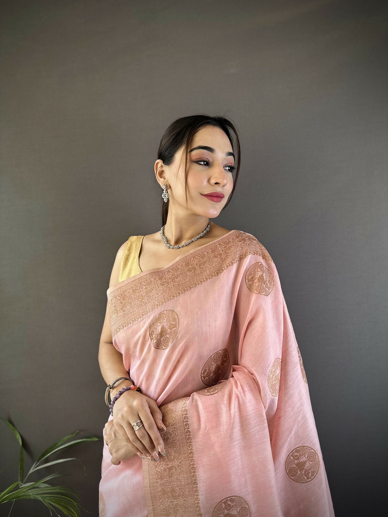 Joban Fashion Peach Floral & Paisley Linen Silk Banarasi Saree - Distacart