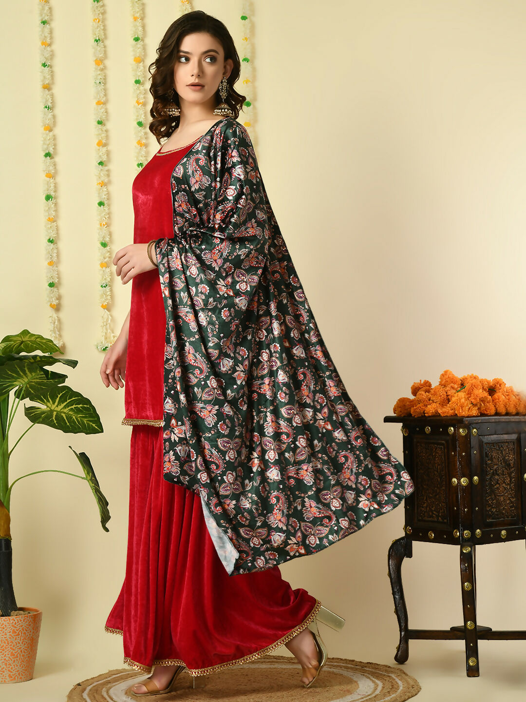 Myshka Women's Pink Velvet Kurti & Sharara With Dupatta Party Sets