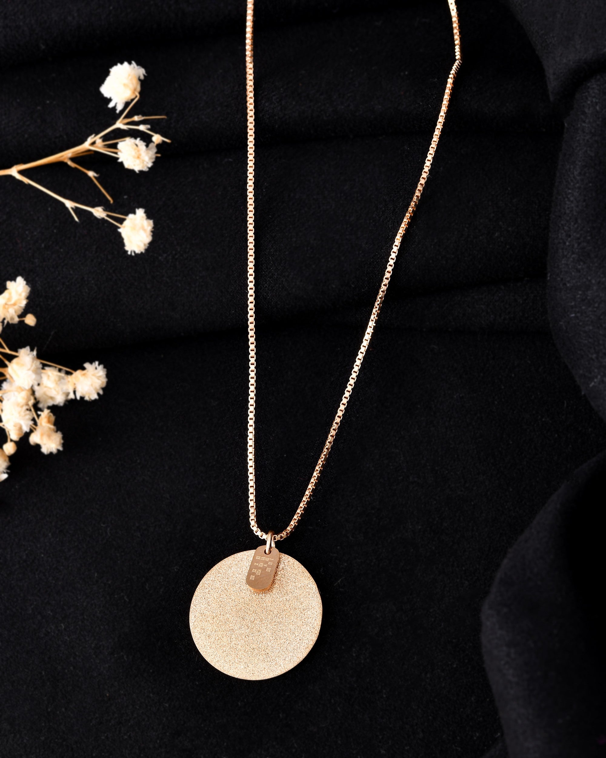 VOJ Gold Polished Chain With Circular Pendant - Distacart