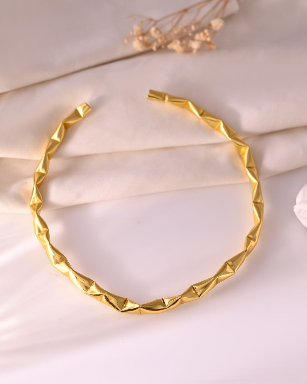 VOJ Gold Polished Anti Tarnished Designer Hasli Necklace