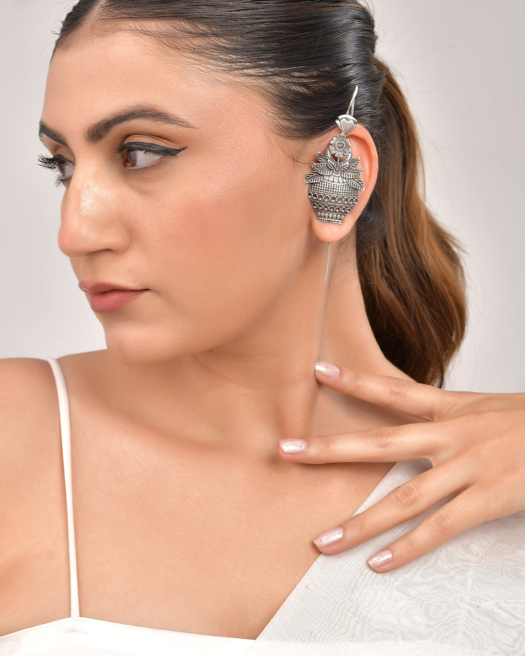 VOJ Silver Toned Designer Floral Shaped Ear Cuff - Distacart