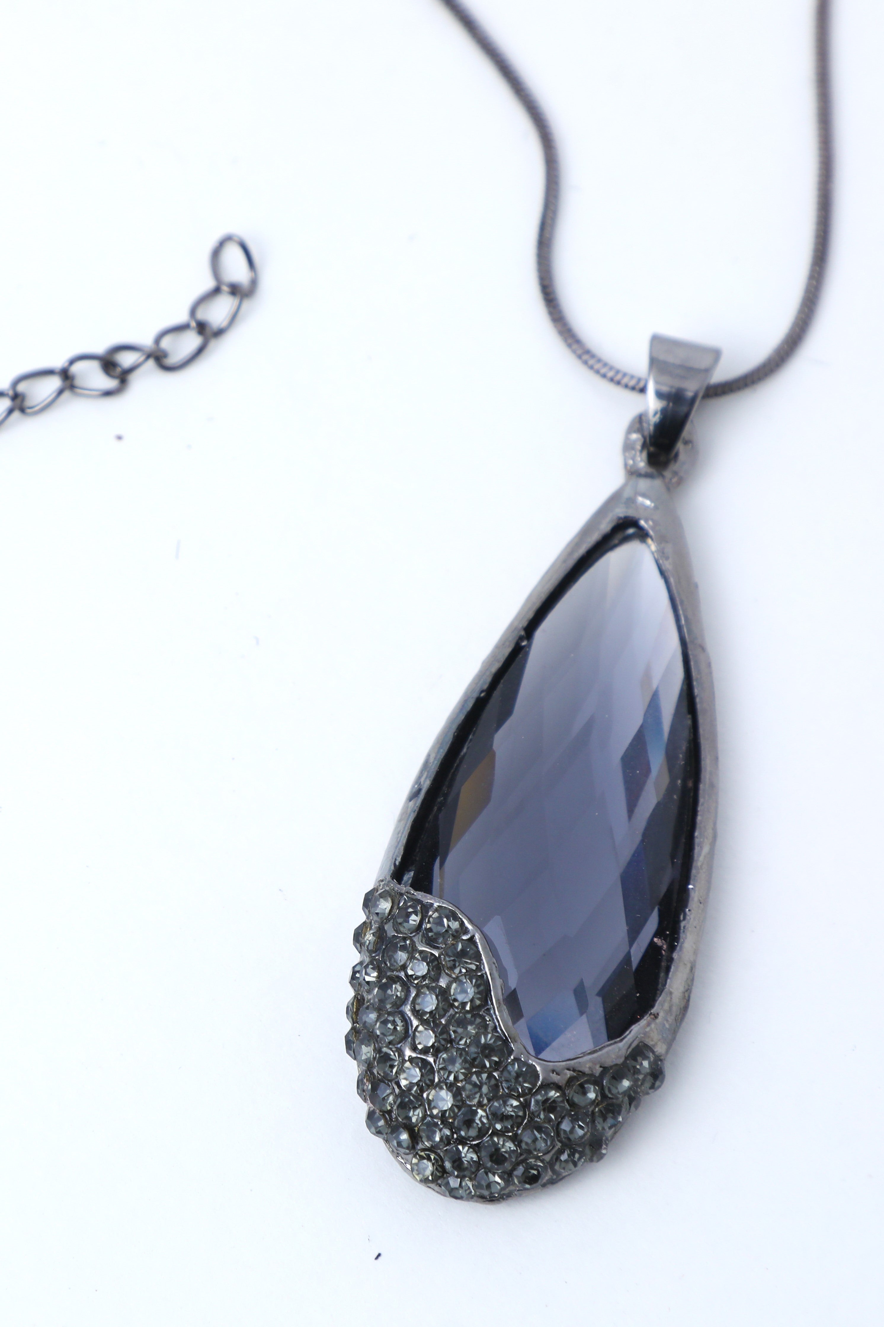 VOJ Black Stone Studded Pandent Necklace