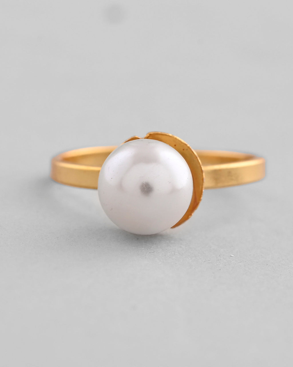 VOJ Gold-Polished One Pearl Ring