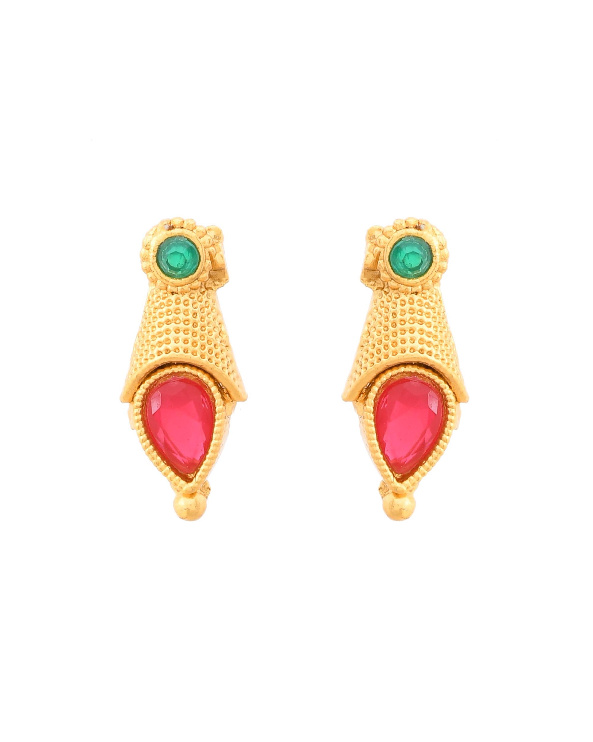 VOJ Gold-Polished Teardrop Shaped Designed Necklace With Earrings Set
