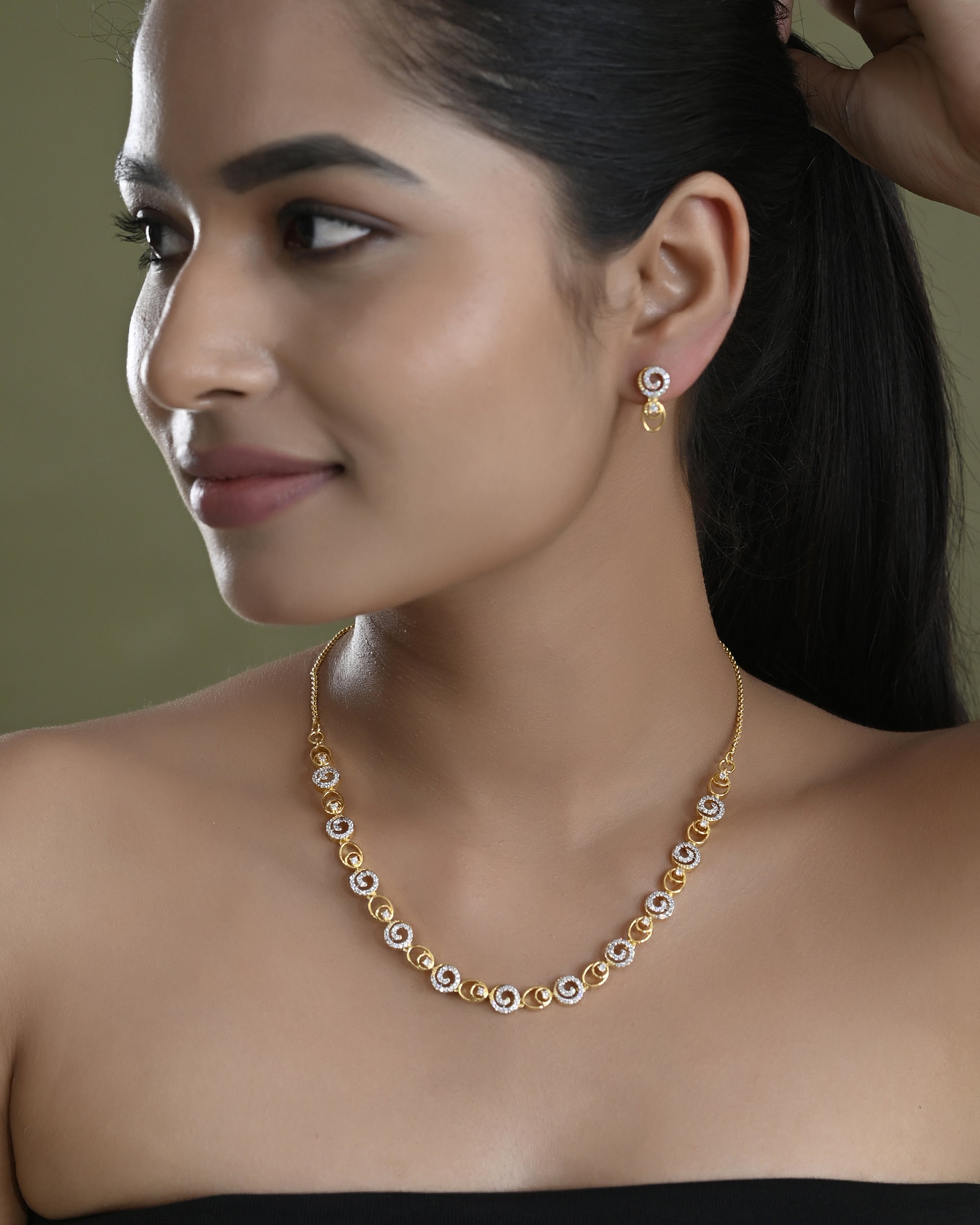 VOJ Gold-Polished Circular AD Jewellery Set