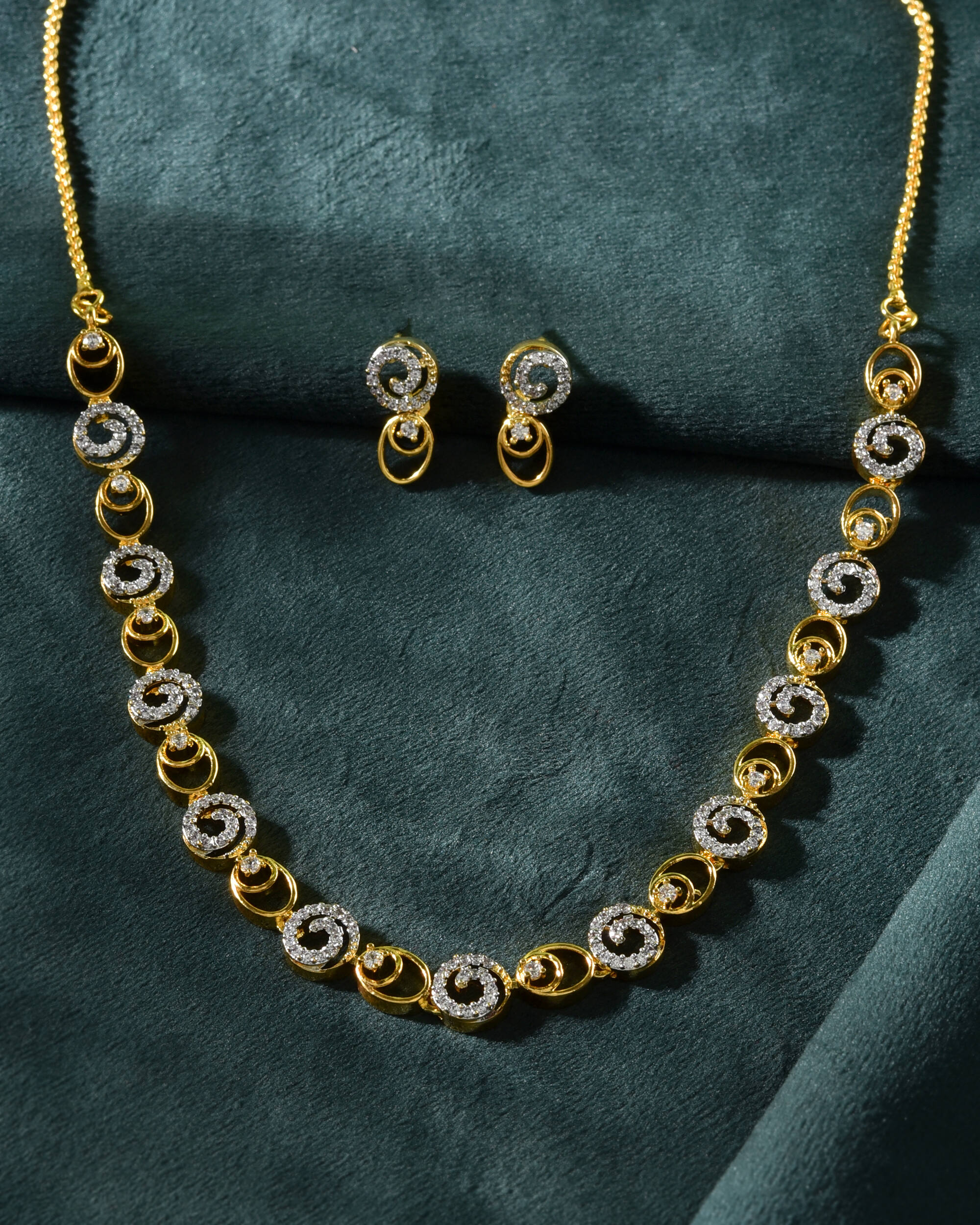 VOJ Gold-Polished Circular AD Jewellery Set