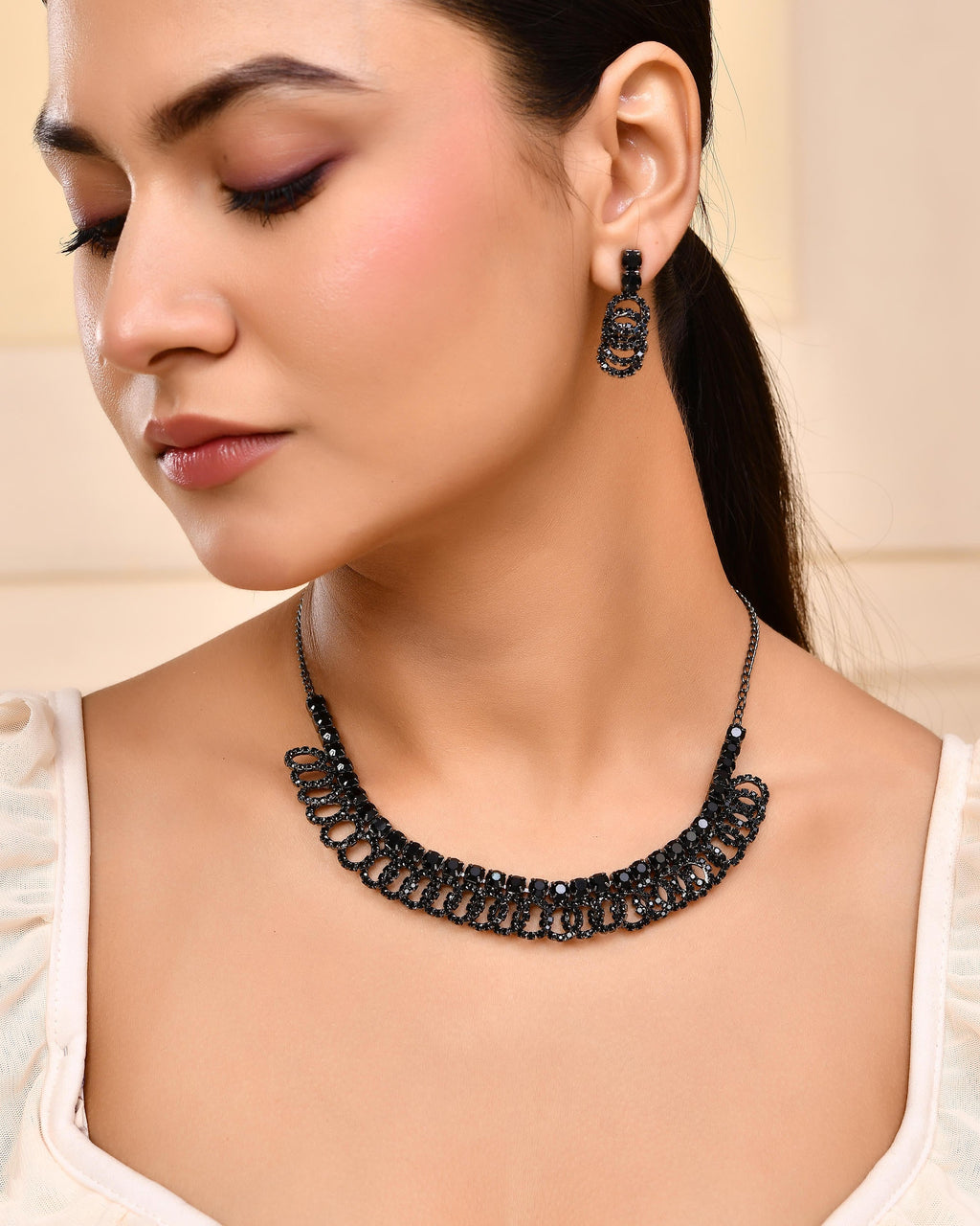 VOJ Black Circular Stone Studded Jewellery Set