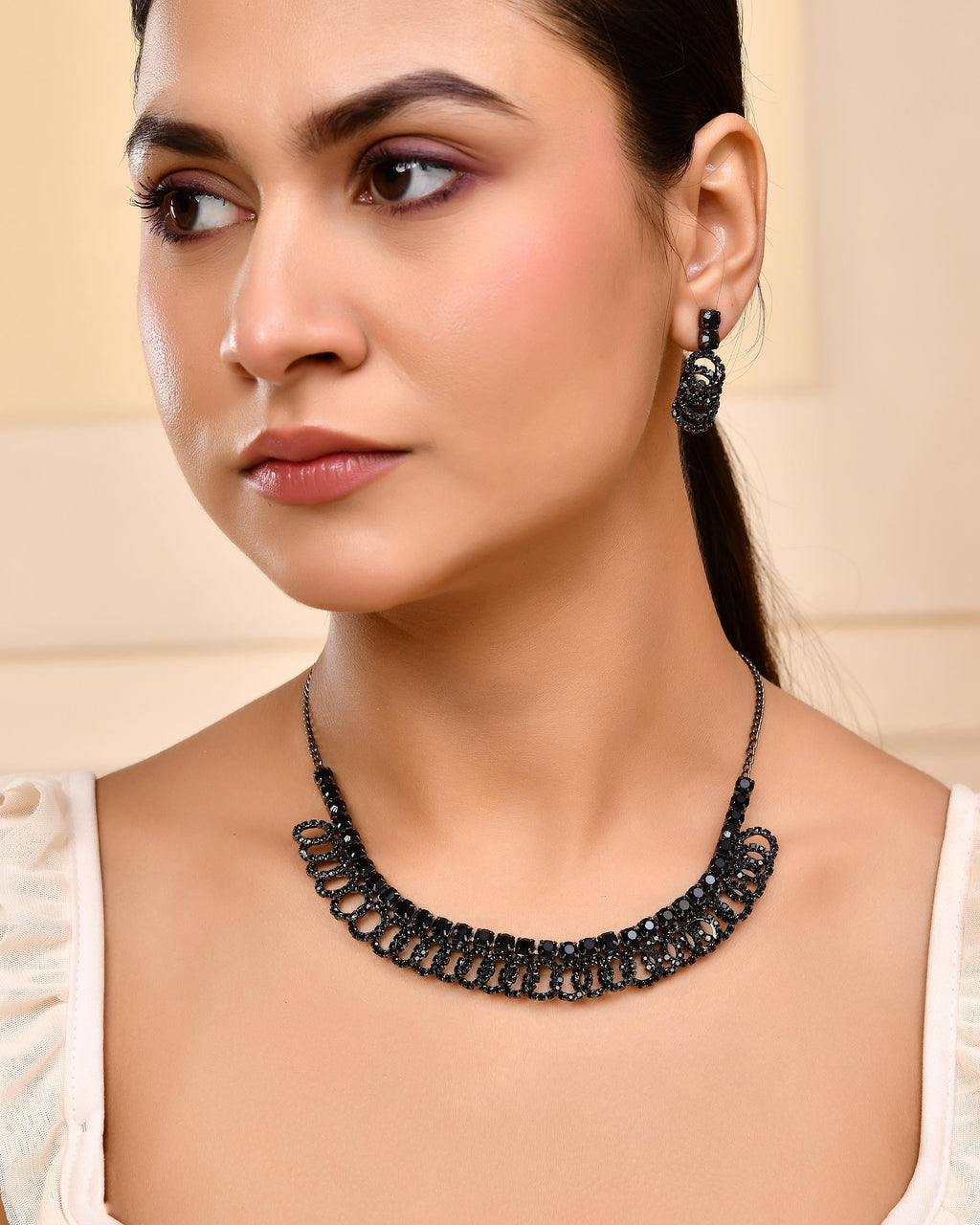 VOJ Black Circular Stone Studded Jewellery Set
