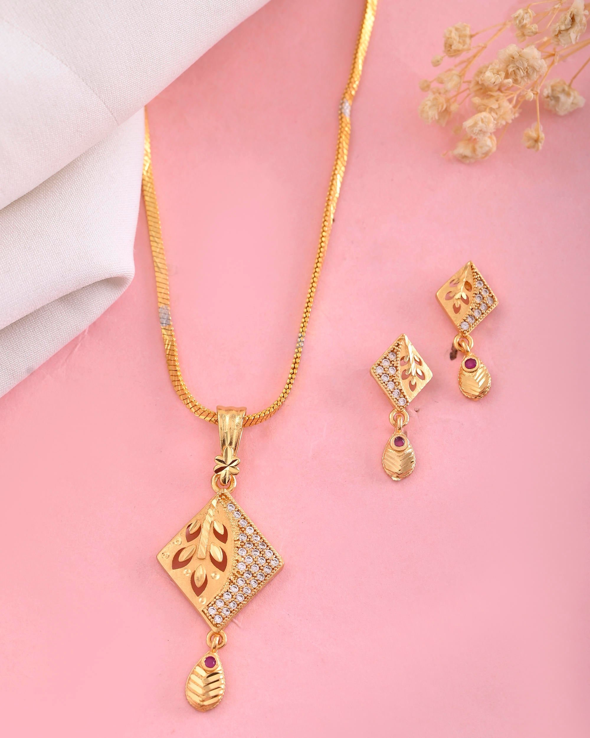 VOJ Gold-Polished Geomatrical AD Stone Studded Chain Set