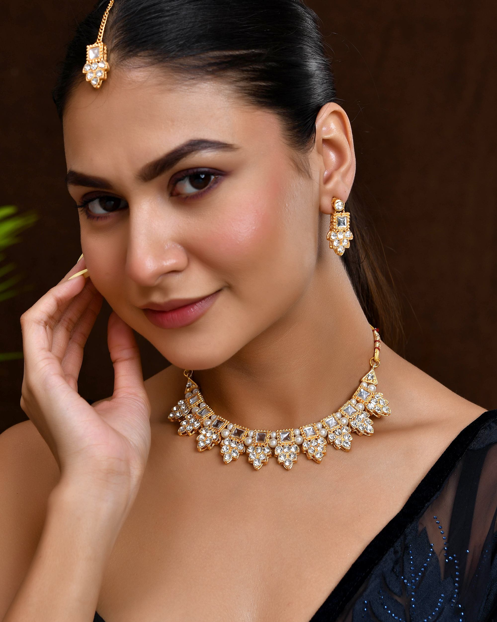VOJ Gold Polished Stone Studded Necklace Set With Maang Tikka