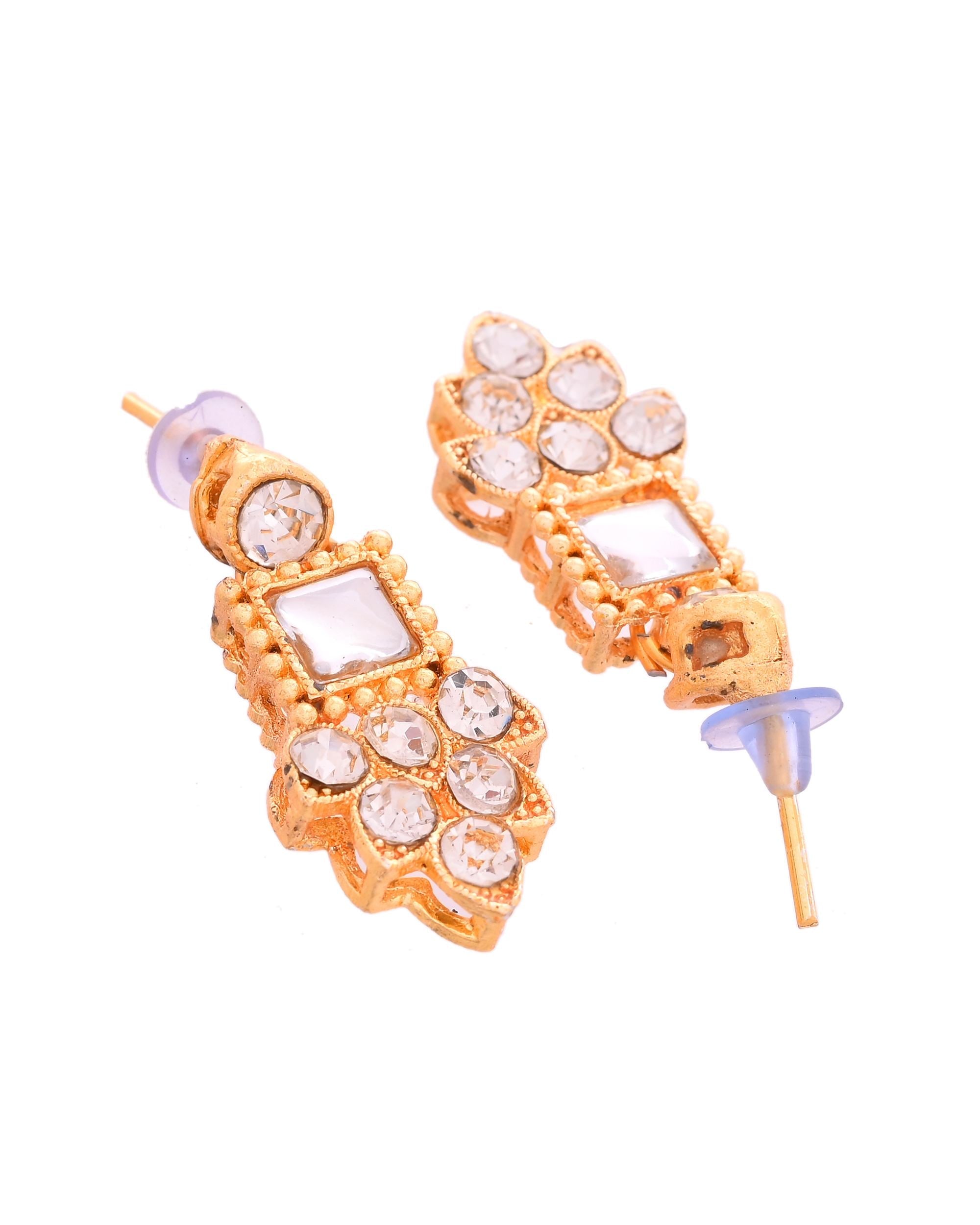VOJ Gold Polished Stone Studded Necklace Set With Maang Tikka