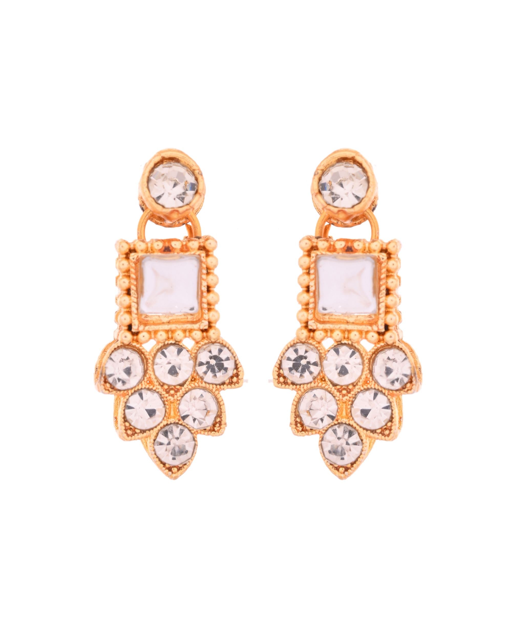 VOJ Gold Polished Stone Studded Necklace Set With Maang Tikka