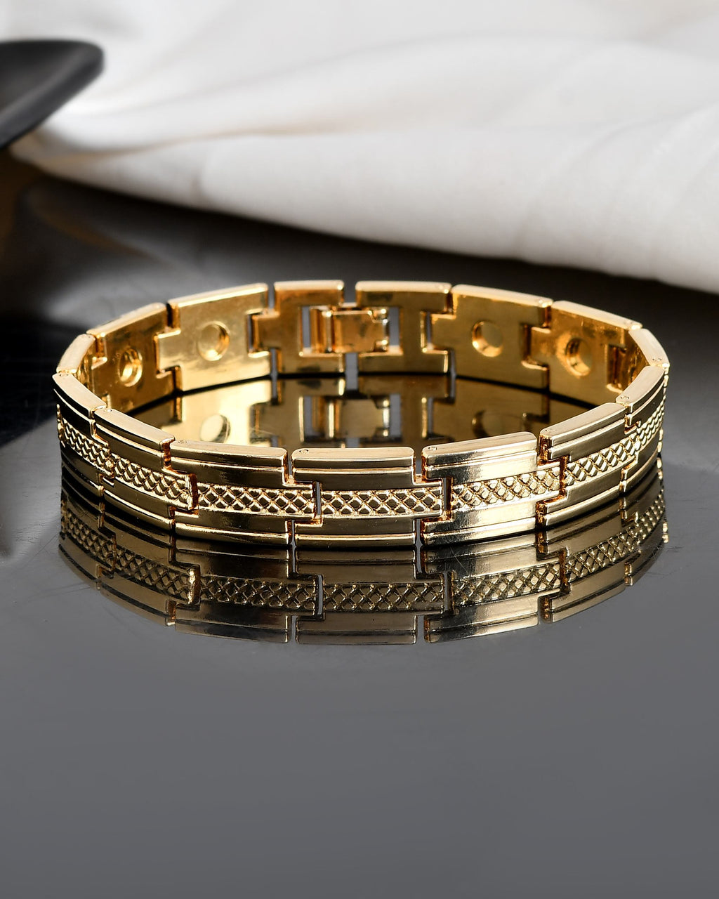 VOJ Men Gold-Toned Stainless Steel Grid Pattern Chain Bracelet - Distacart
