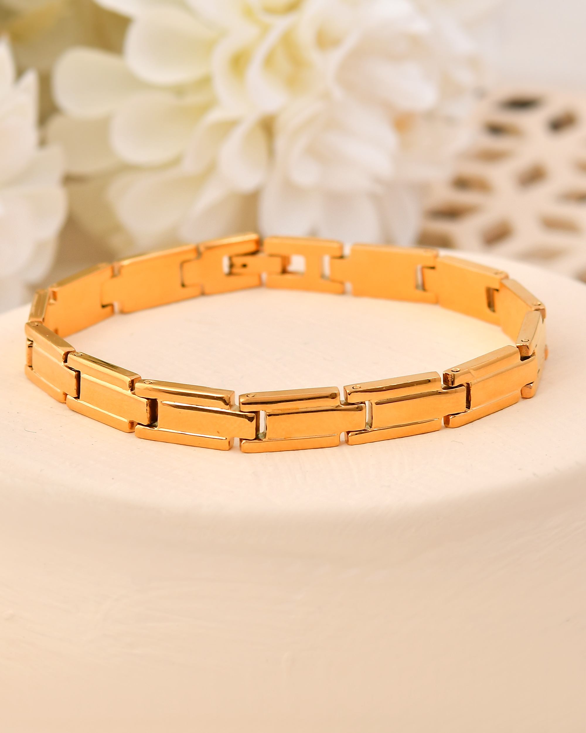 VOJ Gold Toned Linked Minimal Bracelet For Men's - Distacart