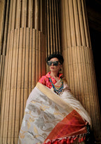 Petunia Flower Whitesoft Handloom Sik Zari & Thread Work, Contrast Pallu Saree - Rajtex Kube Silk