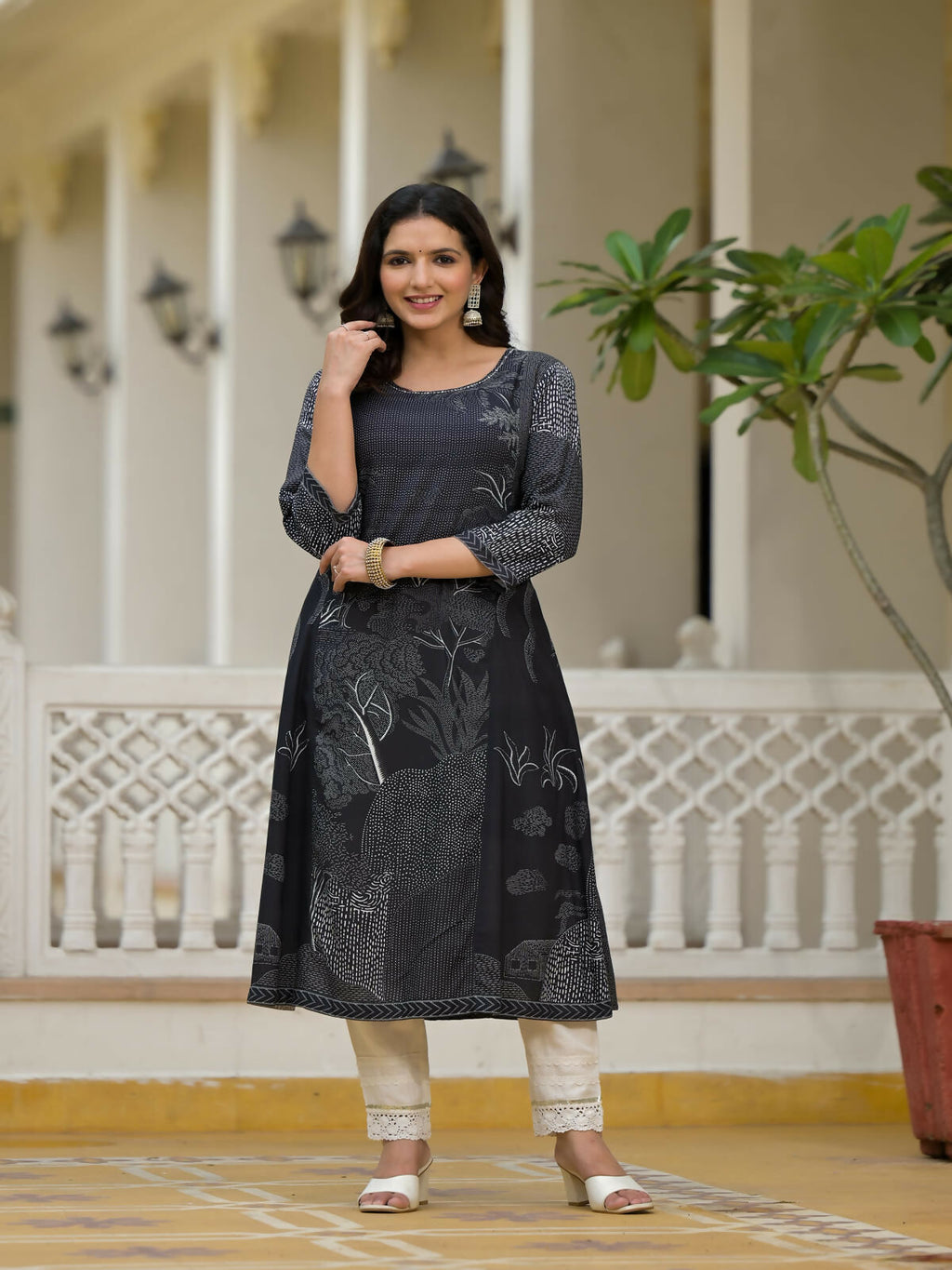 Juniper Women's Black Abstract Printed Kurta With Sequins
