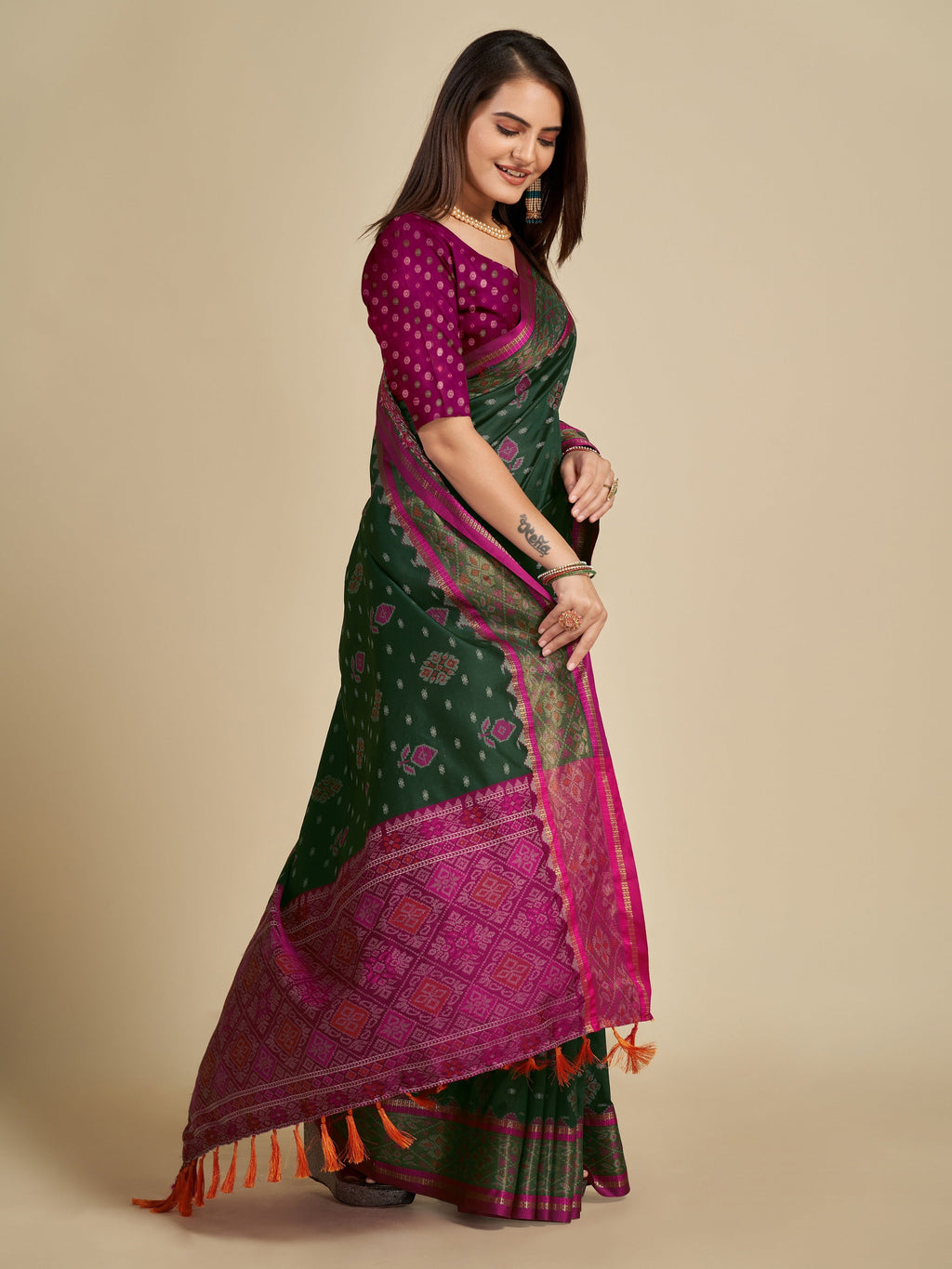 Vedant Vastram Bottle Green Color Kanjeevaram Silk Saree - Bottle Green