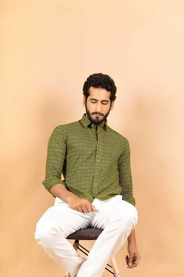 Miravan Men's Pure Cotton Green Geomatric Printed Full Sleeve Slim Fit Shirt