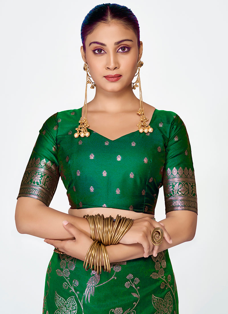 Vellora Emerald Green Banarasi Silk Saree with Intricate Zari Work - Distacart