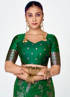 Vellora Emerald Green Banarasi Silk Saree with Intricate Zari Work - Distacart