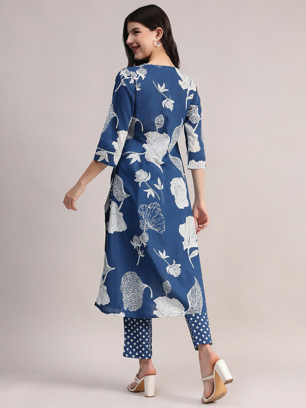 Aavyora Women's Blue Floral Printed Cotton Kurta with Trouser