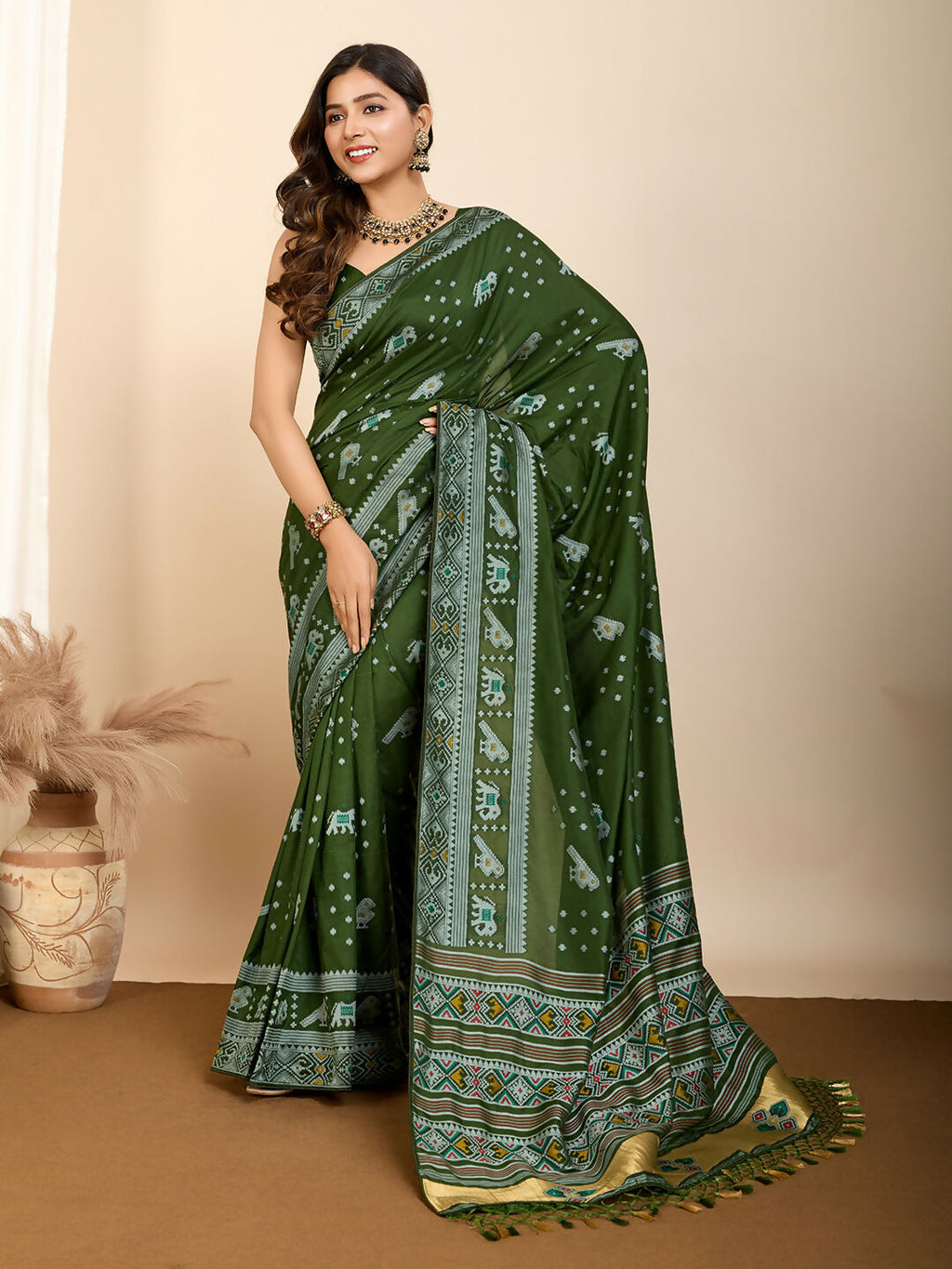 Green Soft Silk Woven Meenakari Designer Saree - Vedanti