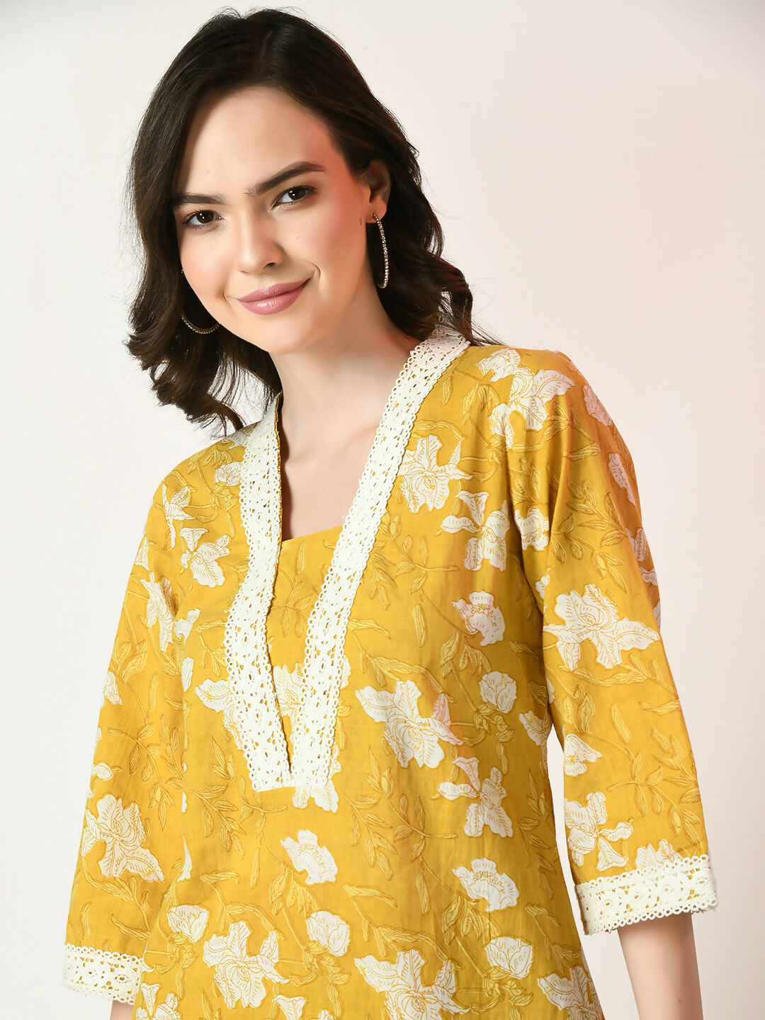 Myshka Women's Yellow Printed Kurta With Trousers