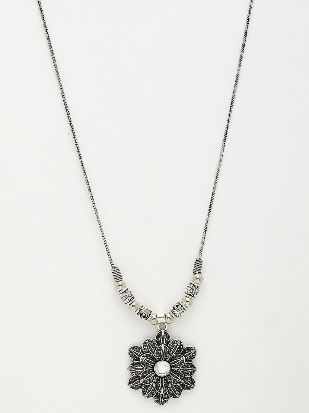 NVR Women's Silver-Toned Decent Floral Shape Pendant with Chain