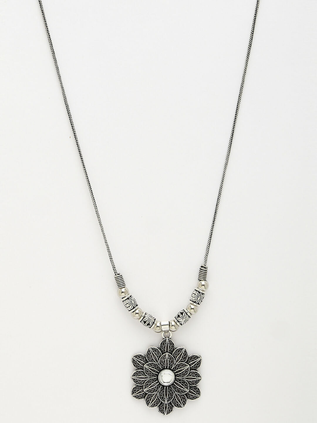 NVR Women's Silver-Toned Decent Floral Shape Pendant with Chain