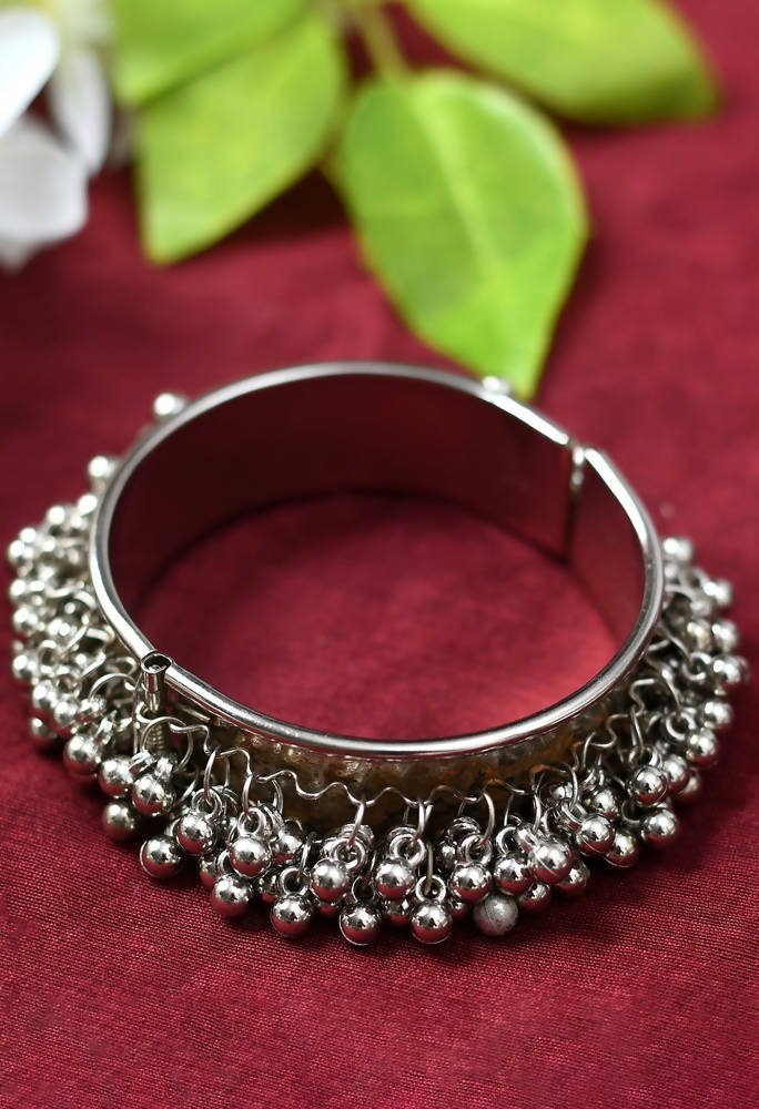 Mominos Fashion Kamal Johar Oxidised Silver-Plated Ghungroo Handcraft Alloy Bracelet