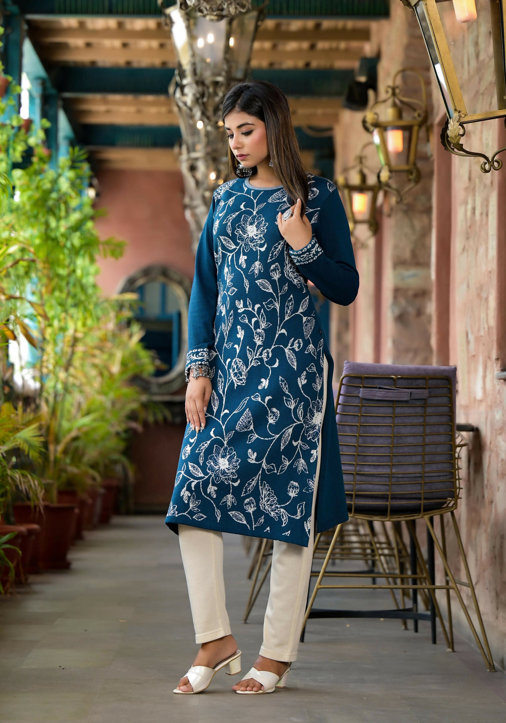 Juniper Women's Blue Floral Printed Polycotton Straight Round Neck Women Kurta