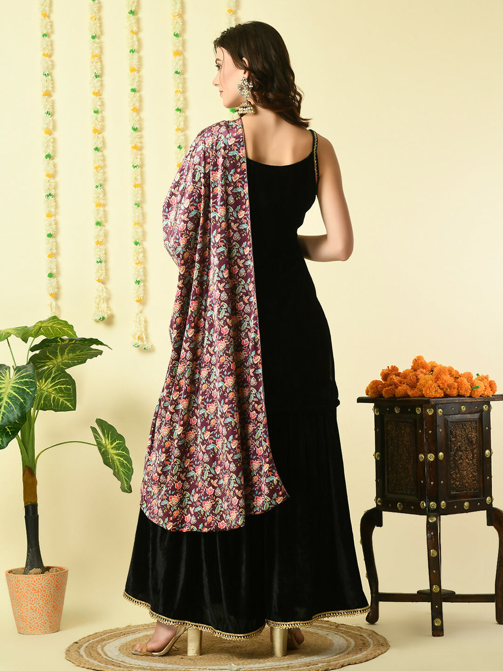 Myshka Women's Black Velvet Kurti & Sharara With Dupatta Party Sets