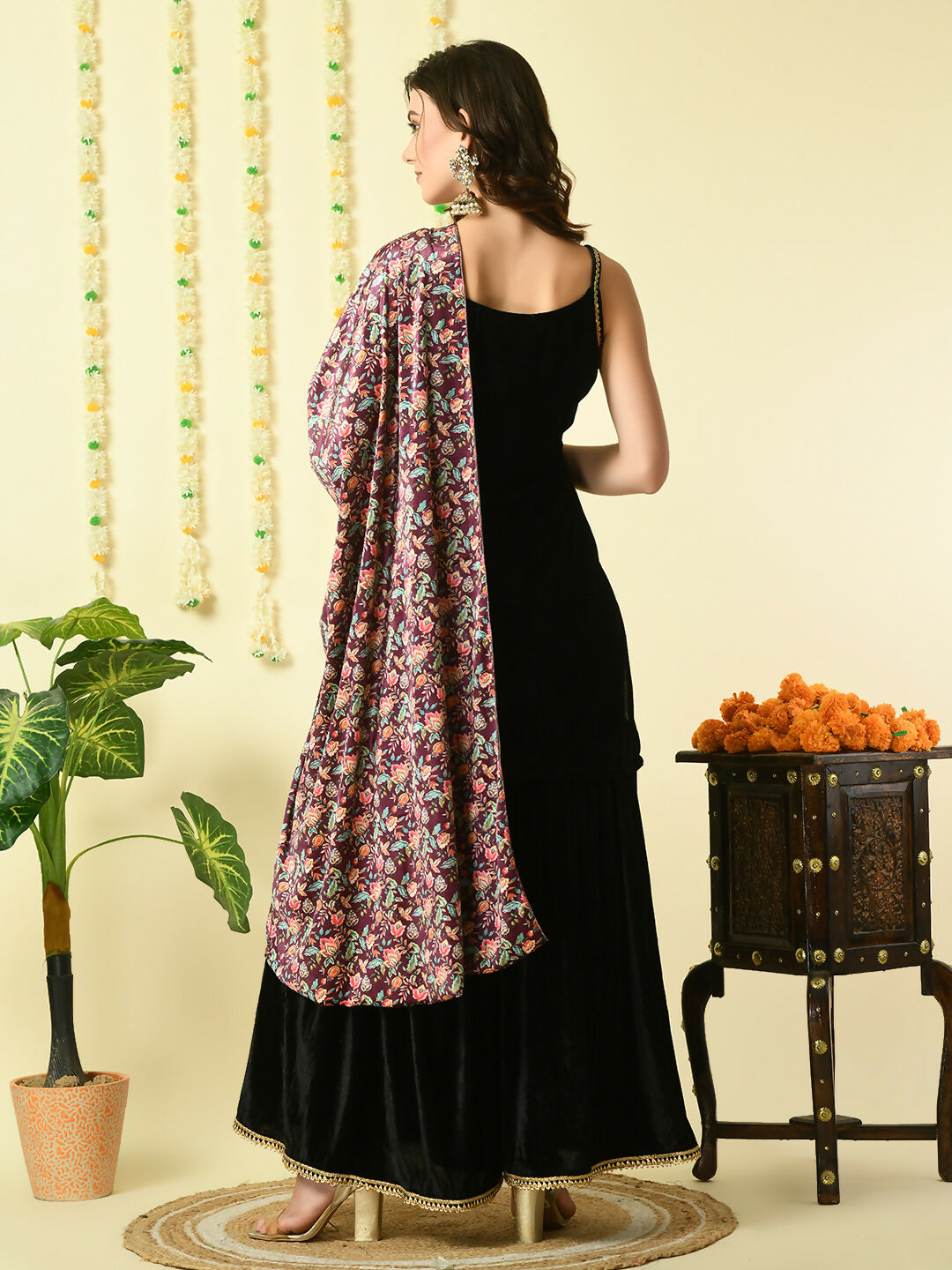 Myshka Women's Black Velvet Kurti & Sharara With Dupatta Party Sets