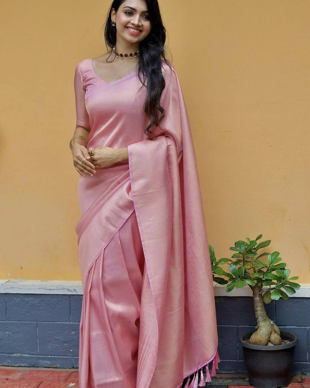 DEIANA'S Beautiful Designer Golden zari Soft Lichi Silk Saree - Pink