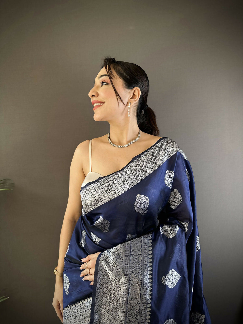 Joban Fashion Navy Blue Floral Motifs Soft Silk Banarasi Saree - Distacart