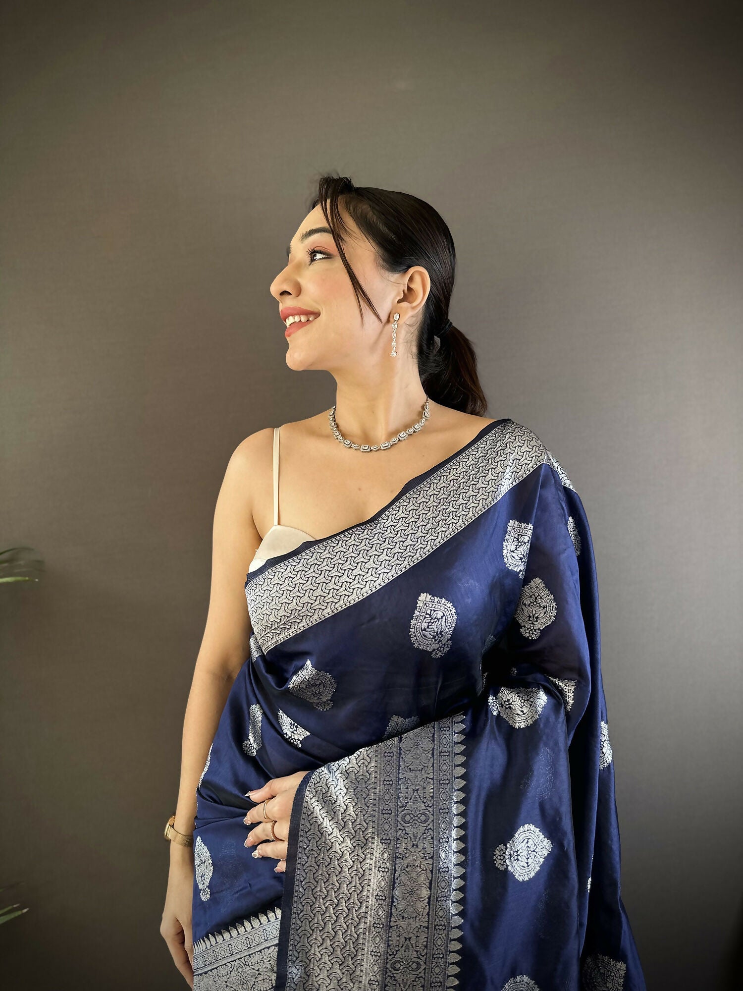 Joban Fashion Navy Blue Floral Motifs Soft Silk Banarasi Saree - Distacart