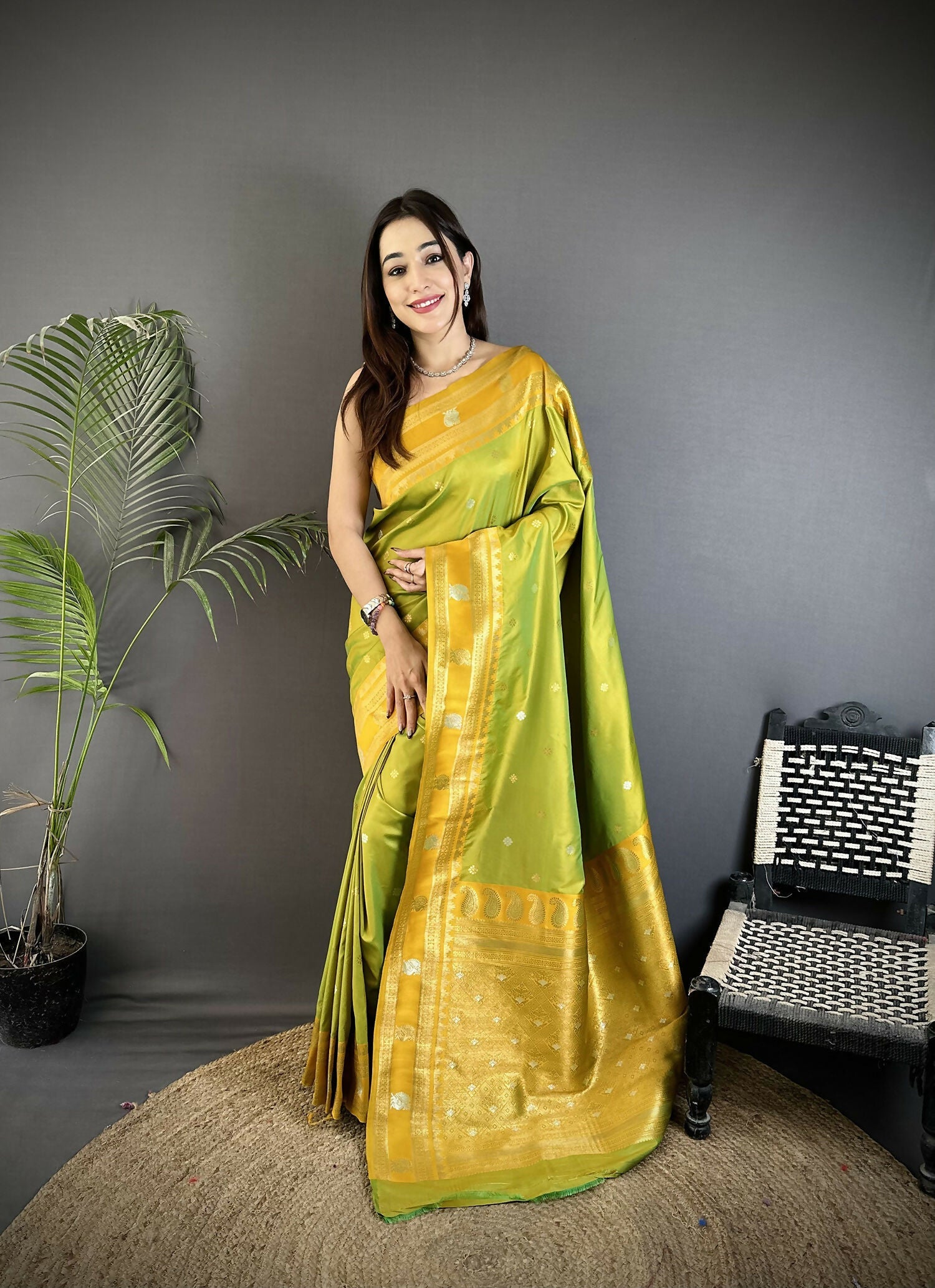 Joban Fashion Light Green Banarasi Soft Silk Woven Saree - Distacart