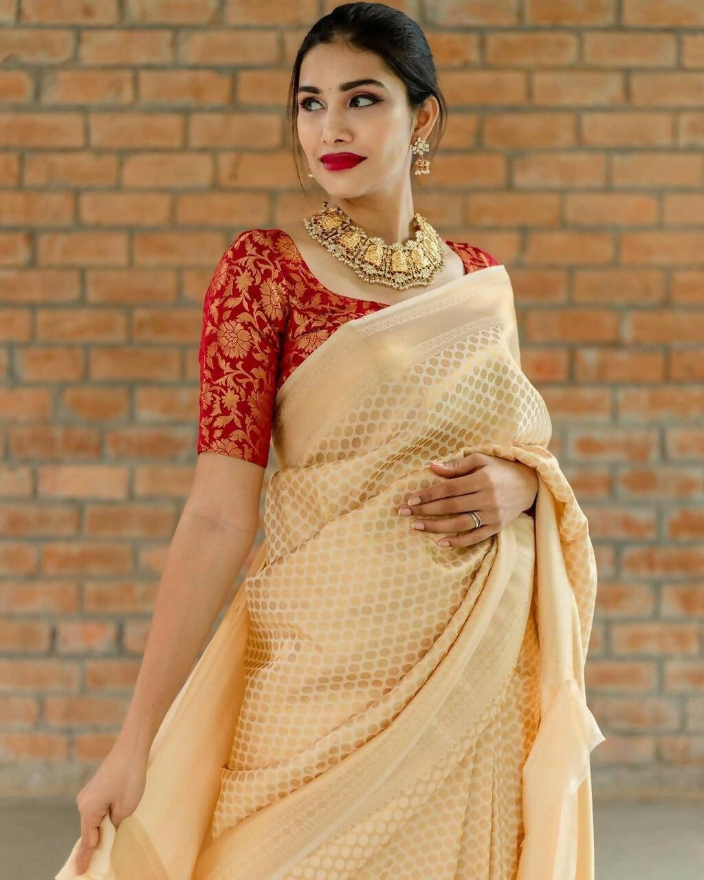 DEIANA'S Beautiful Designer Golden zari Soft Lichi Silk Saree - Cream