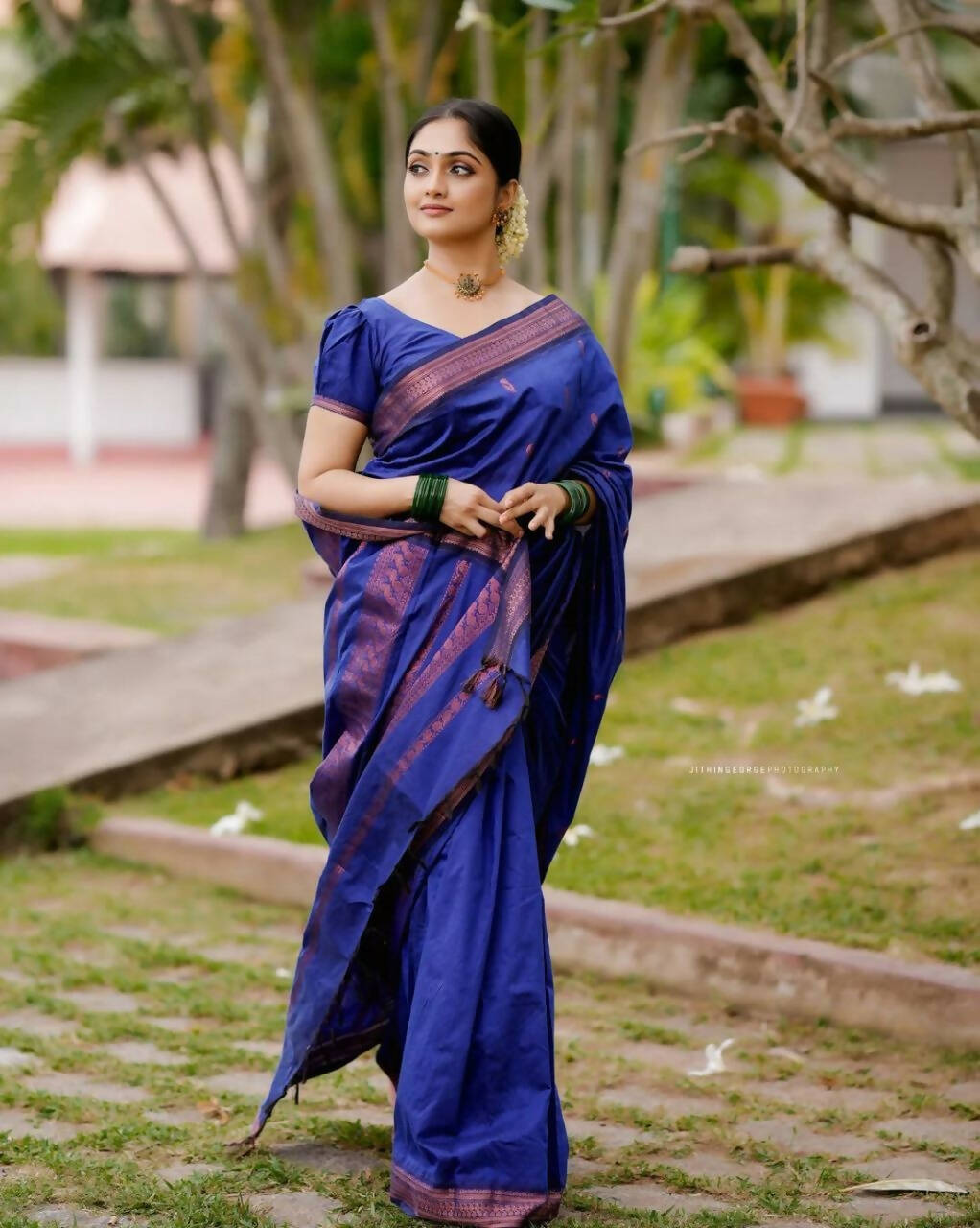 DEIANA'S Beautiful Designer Golden zari Soft Lichi Silk Saree - Blue