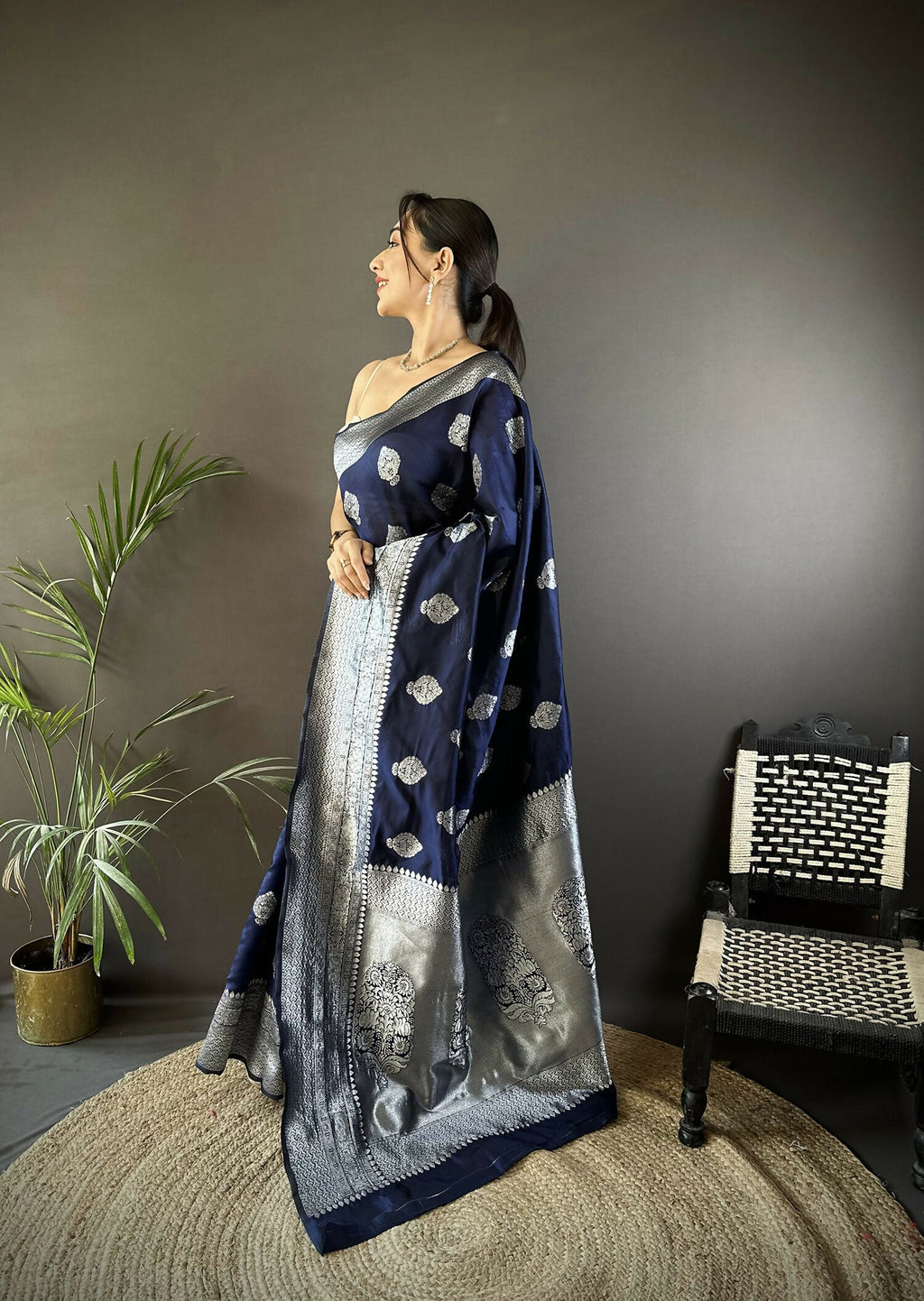 Joban Fashion Navy Blue Floral Motifs Soft Silk Banarasi Saree - Distacart